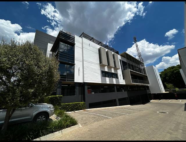 2,095M² OFFICE TO LET IN BRYANSTON